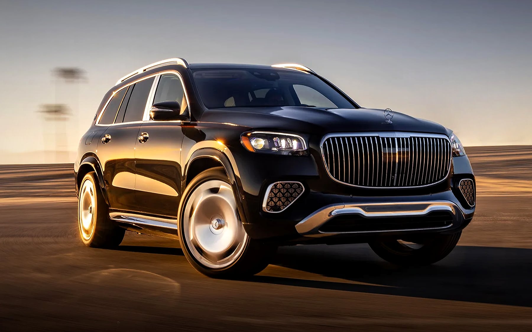 Mercedes-Maybach GLS in Schwarz bei Dämmerung